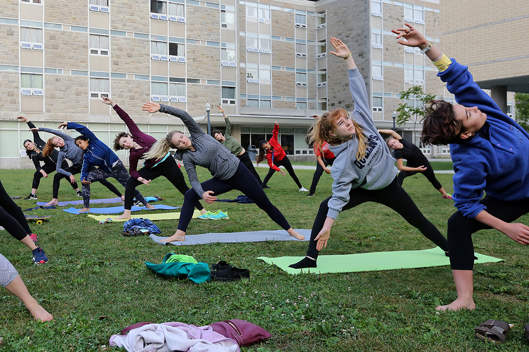 Campus Yoga (photo by Lars Hedberg)